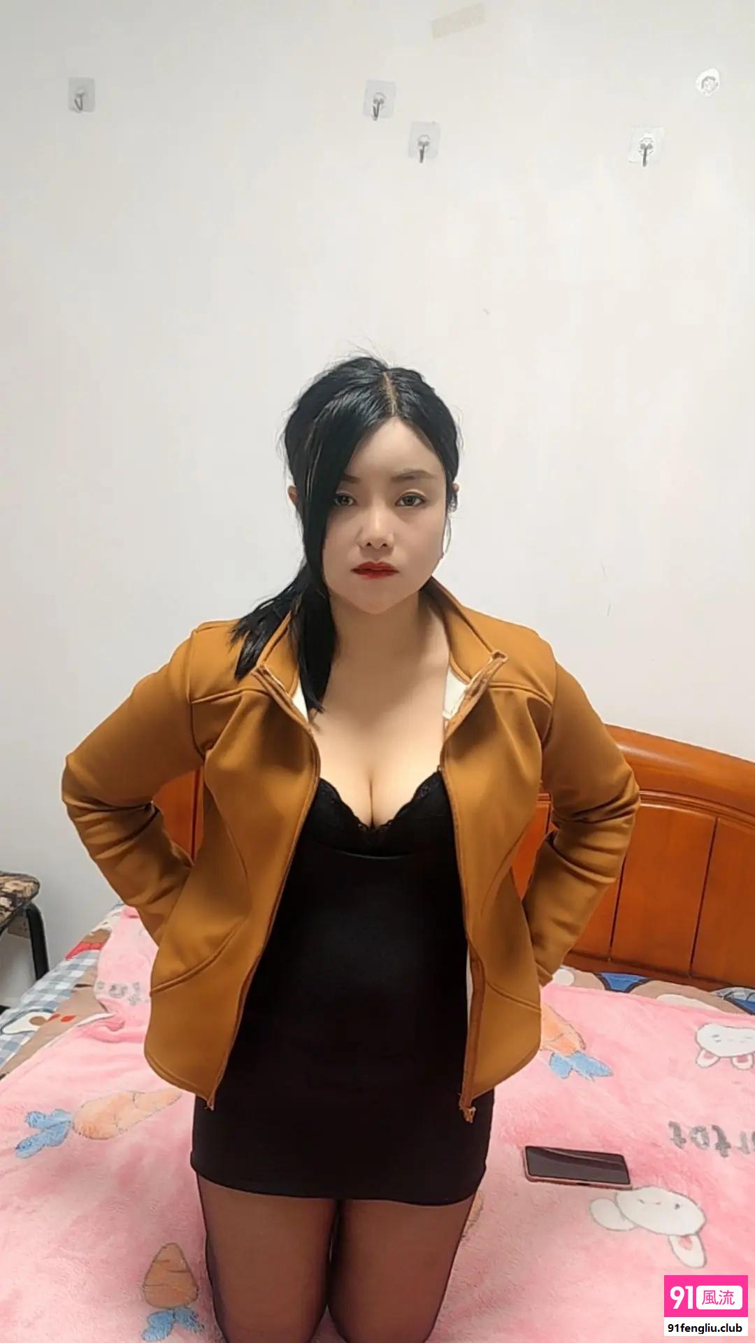金水性感大胸美女